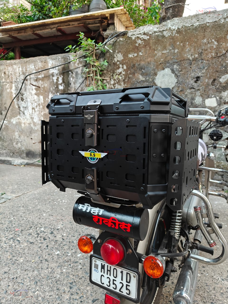 NEW 45L GRILLED TOP BOX WITH OPENABLE RACKS